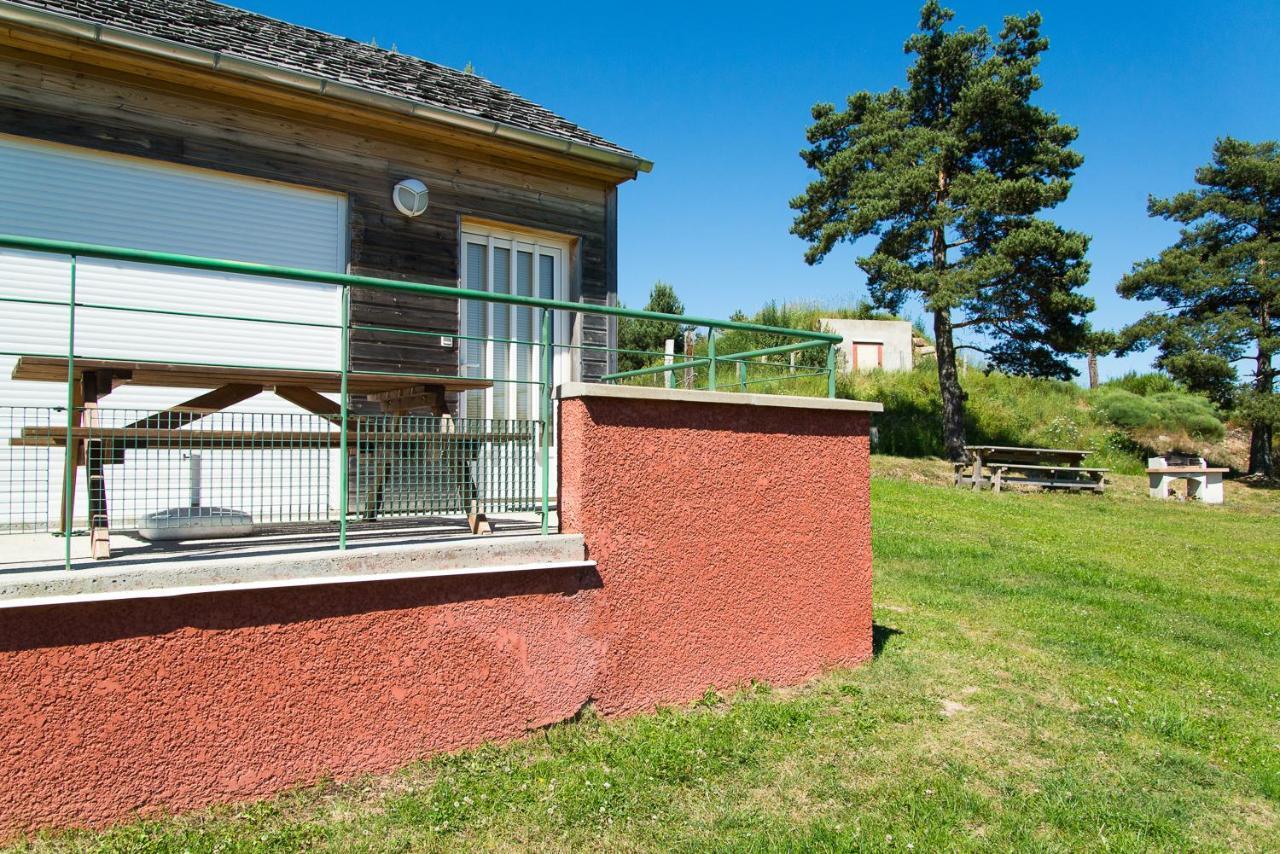Les Chalets De La Vallee Du Bes Noalhac Экстерьер фото